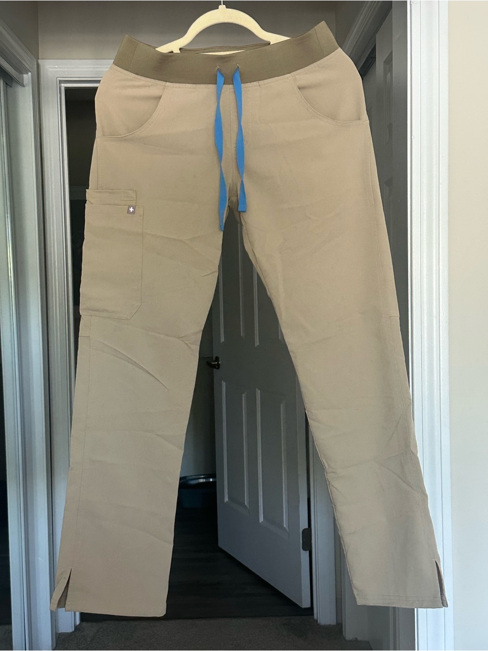 Womenโs FIGS Pants in Sandstone Kade